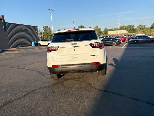 Used 2024 Jeep Compass Latitude AWD/4WD image 11