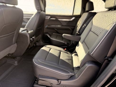 Used 2024 GMC Acadia Denali w/ Super Cruise Package image 11