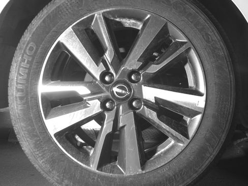 Used 2025 Nissan Versa SV image 15