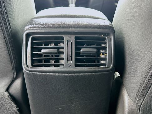 Used 2017 Nissan Rogue Sport SV image 16