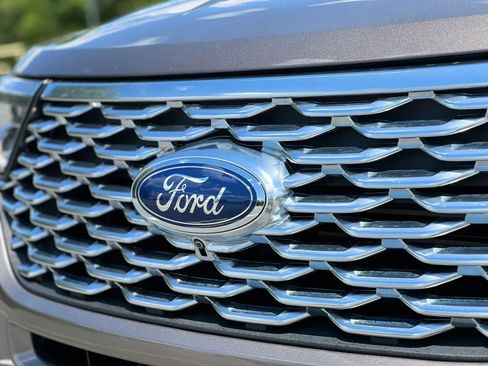 Used 2021 Ford Explorer Platinum w/ Equipment Group 601A AWD/4WD image 9