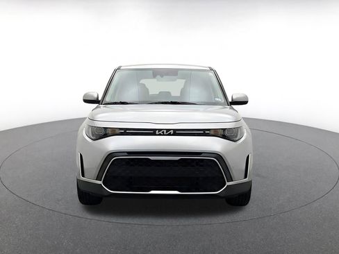 Used 2025 Kia Soul LX w/ LX Technology Package FWD image 2