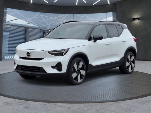 Used 2023 Volvo XC40 Recharge Ultimate AWD/4WD image 2