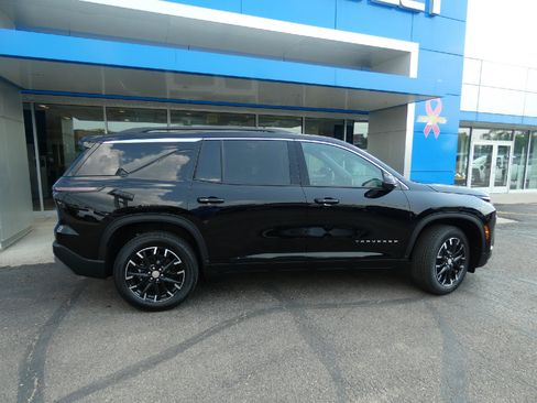 New 2026 Chevrolet Traverse LT w/ Sun and Wheel Package AWD/4WD image 2