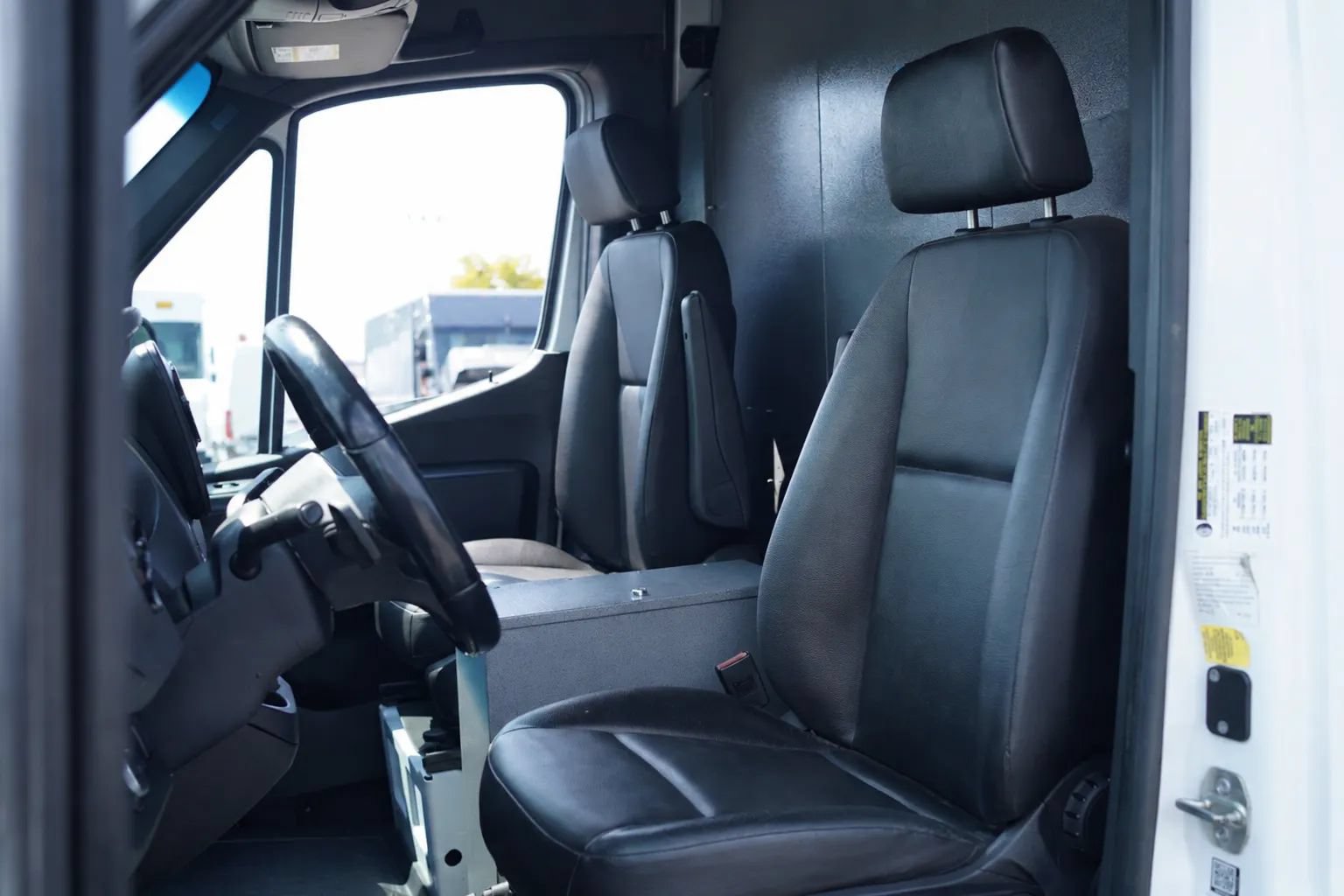 Used 2021 Freightliner Sprinter 2500 RWD image 21