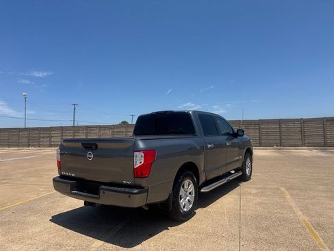Used 2018 Nissan Titan SV w/ SV Convenience Package RWD image 19