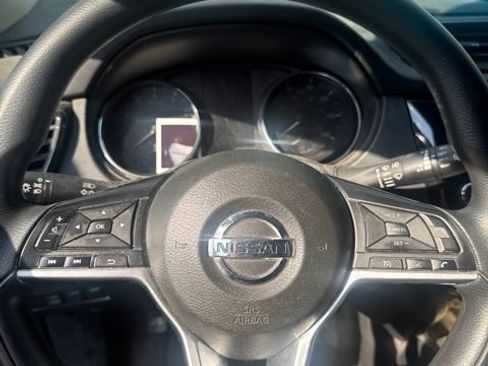 Used 2018 Nissan Rogue S AWD/4WD image 16