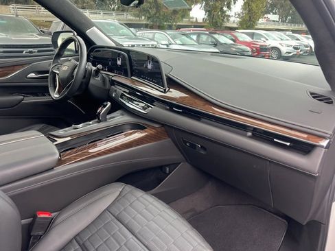 Used 2023 Cadillac Escalade Sport Platinum w/ LPO, ONYX Package image 31