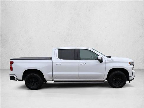 Used 2019 Chevrolet Silverado 1500 High Country w/ Technology Package AWD/4WD image 4