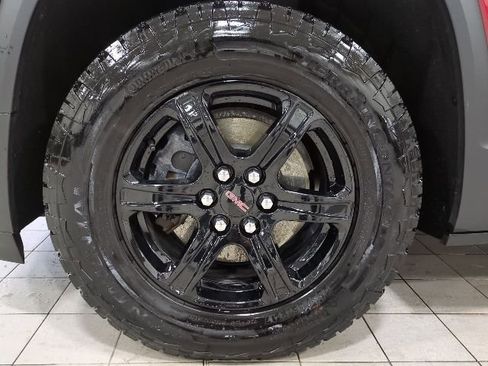 Used 2023 GMC Acadia AT4 image 17