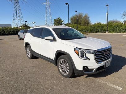 Used 2024 GMC Terrain SLT