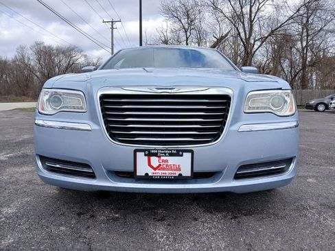 Used 2013 Chrysler 300 image 2