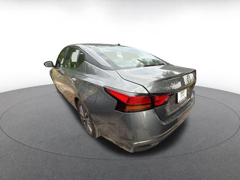 Used 2025 Nissan Altima 2.5 SV FWD image 5