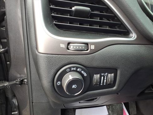 Used 2021 Jeep Cherokee Latitude Plus w/ Sun & Sound Group image 19