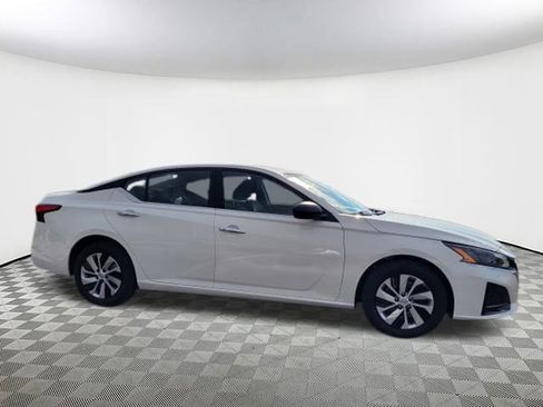 Used 2025 Nissan Altima 2.5 S image 7