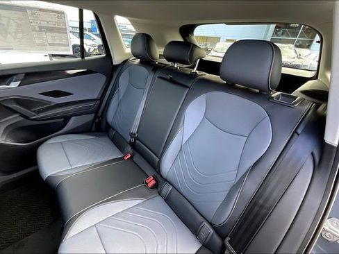 New 2025 Volkswagen Tiguan SE image 11