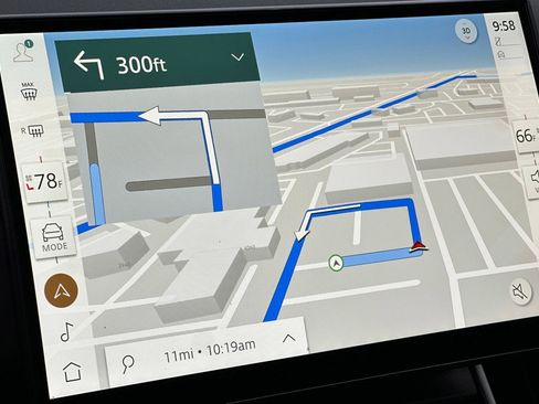 Certified 2025 Land Rover Range Rover Evoque Dynamic SE image 21