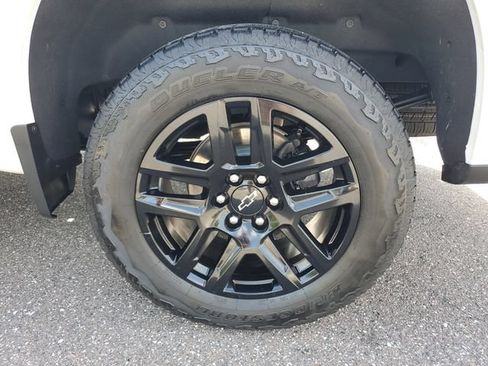 Used 2025 Chevrolet Silverado 1500 Custom w/ Turbomax Blackout Package RWD image 5