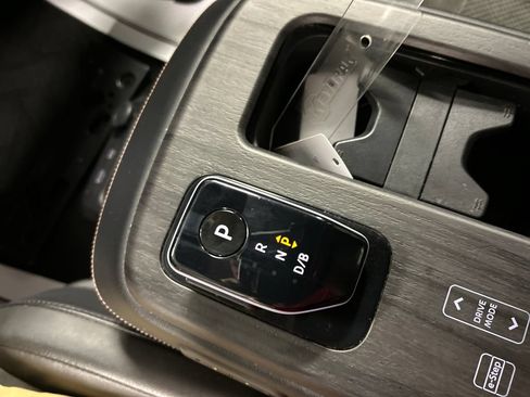 Used 2023 Nissan Ariya FWD image 18