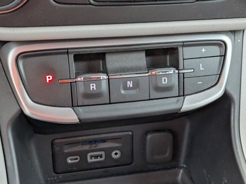Used 2024 GMC Terrain SLT FWD image 29
