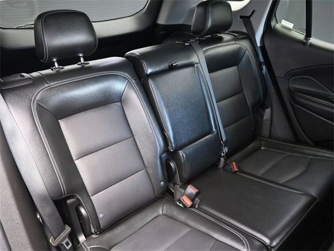 Used 2024 GMC Terrain SLT image 33