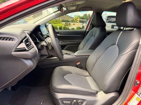 Used 2024 Toyota Camry SE FWD image 21