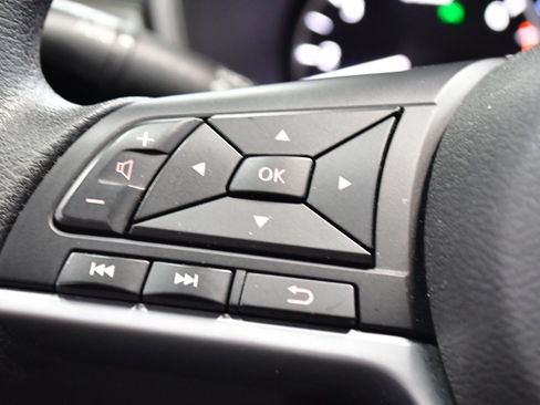 Used 2025 Nissan Altima 2.5 SV FWD image 21