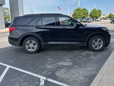 Used 2023 Ford Explorer XLT w/ Equipment Group 202A AWD/4WD image 3