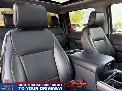 Used 2025 Ford F350 Lariat w/ Black Appearance Package image 32