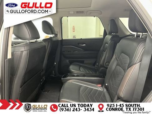 Used 2024 Nissan Pathfinder Platinum FWD image 15