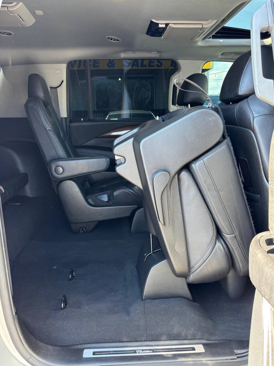 Used 2019 Cadillac Escalade ESV Luxury w/ LPO, Radiant Package AWD/4WD image 20