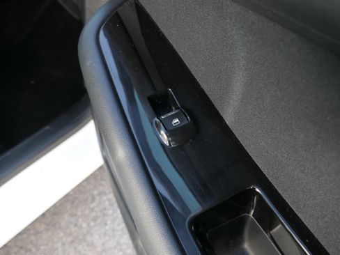 Used 2018 Ford Edge SEL FWD image 26