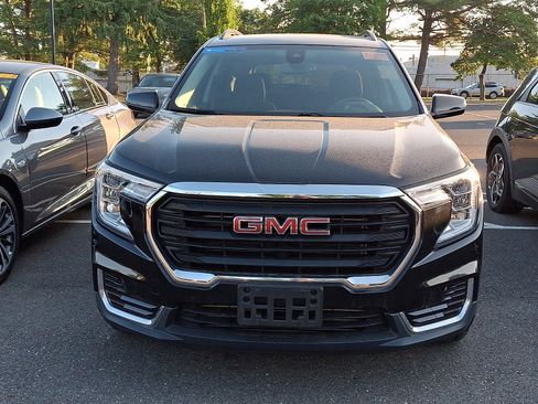 Used 2022 GMC Terrain SLE w/ Driver Convenience Package FWD image 3