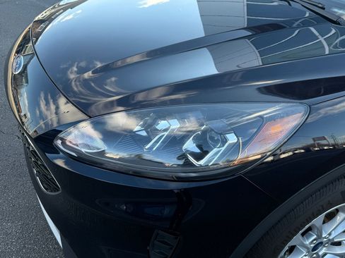 Used 2021 Ford Escape SE image 13