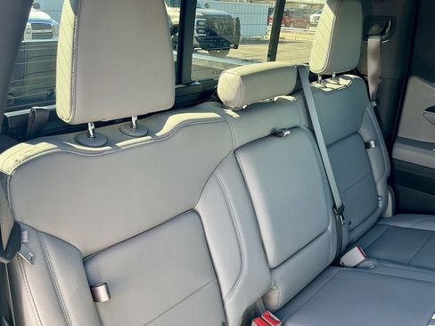 Used 2024 GMC Sierra 1500 SLT w/ SLT Premium Plus Package image 31