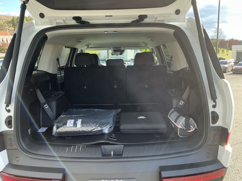 New 2026 Hyundai Santa Fe SE image 5