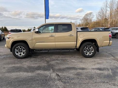 Used 2017 Toyota Tacoma Limited image 4