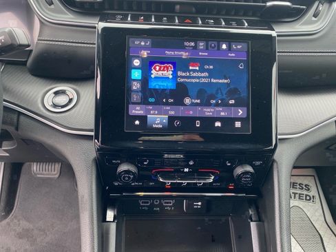 Used 2024 Jeep Grand Cherokee Altitude AWD/4WD image 60