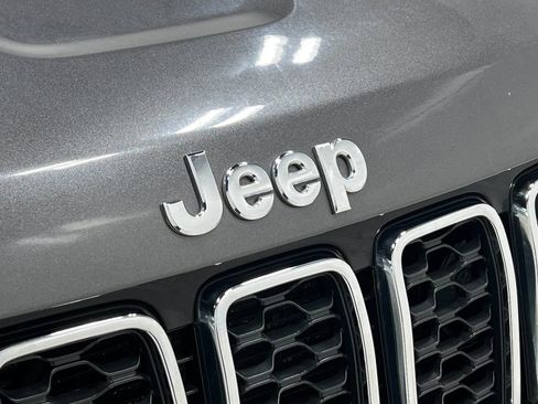 Used 2019 Jeep Grand Cherokee Limited w/ Luxury Group II image 39