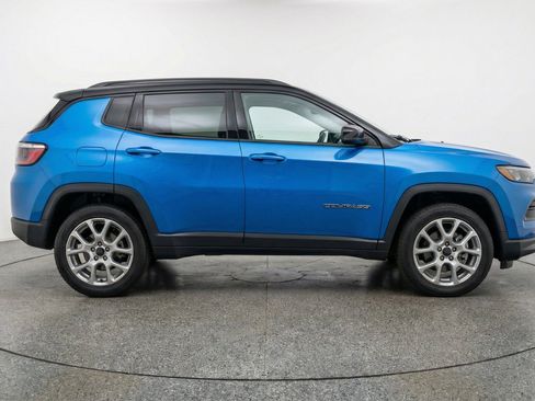 Used 2025 Jeep Compass Limited AWD/4WD image 11