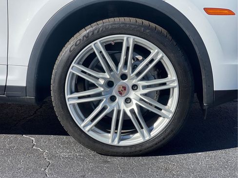 Used 2017 Porsche Cayenne S image 27
