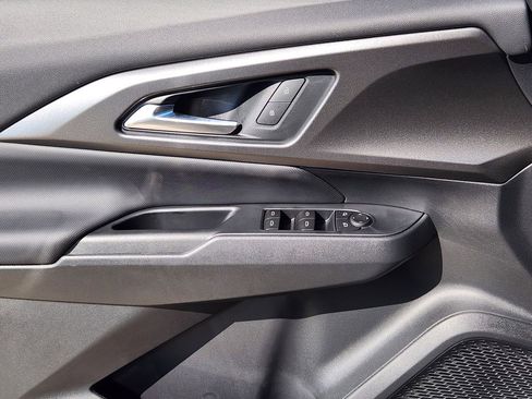 New 2026 Chevrolet Equinox EV LT image 16