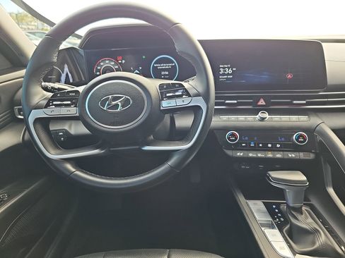 Used 2022 Hyundai Elantra Limited FWD image 15