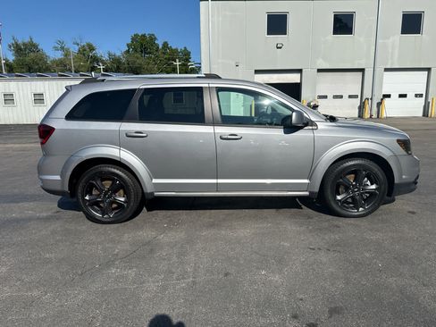 Used 2019 Dodge Journey Crossroad FWD image 2