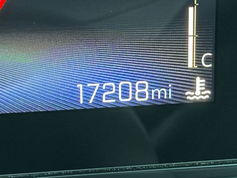 Used 2025 Chevrolet Trax LT image 38