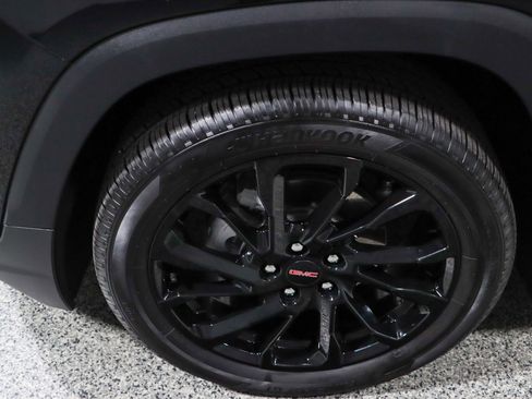 Used 2023 GMC Terrain SLT w/ Elevation Edition image 11