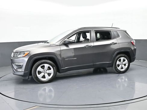 Used 2021 Jeep Compass Latitude image 2