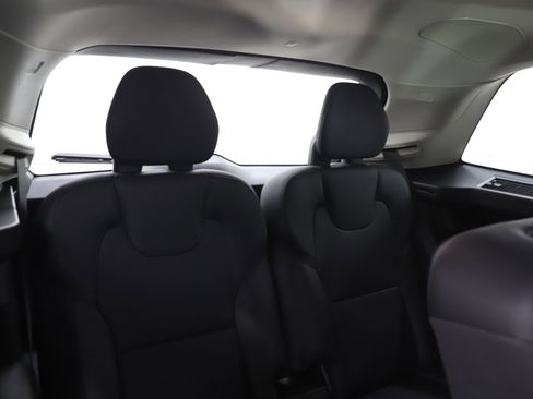 Used 2022 Volvo XC90 T6 Momentum w/ Advanced Package image 12