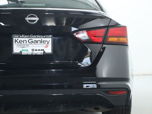 Used 2025 Nissan Altima 2.5 SV FWD image 43