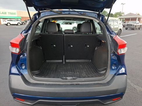 Used 2019 Nissan Kicks SR w/ SR Premium Package FWD image 28